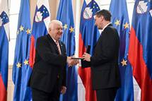 26. 4. 2016, Ljubljana – Predsednik Republike Slovenije Borut Pahor je Marjanu Terpinu vroil odlikovanje medaljo za zasluge na slovesnosti v Predsedniki palai (STA)